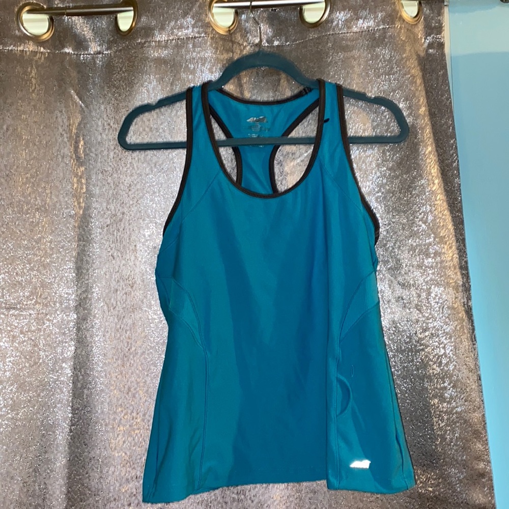 Avia workout top with pocket!